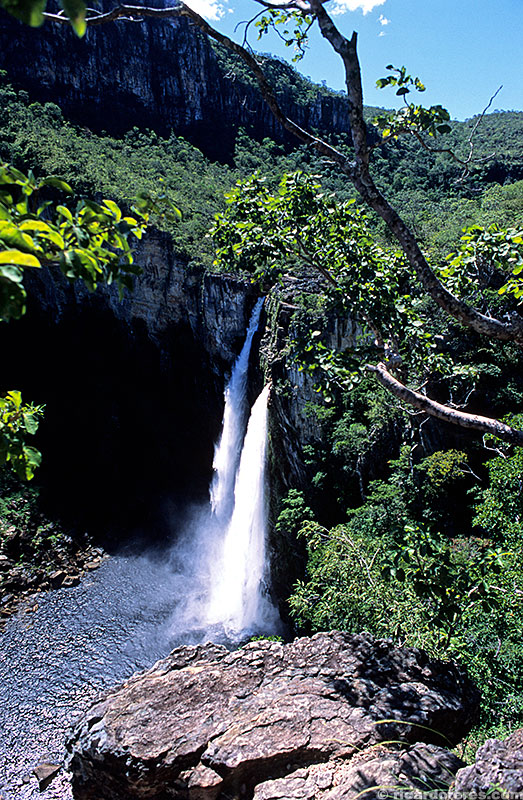 Salto do Rio Preto visto do mirante parque nacional